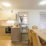 Tatil Evi Cozy In Bratulici With Kitchen *