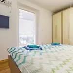 Cozy In Bratulici With Kitchen *