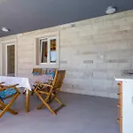 Tatil Evi Cozy In Bratulici With Kitchen *