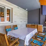 Cozy In Bratulici With Kitchen