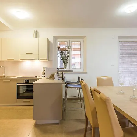 בית נופש Cozy In Bratulici With Kitchen *